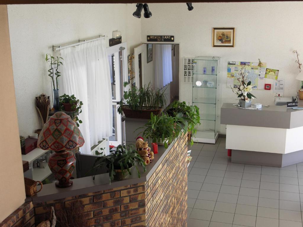 Hotel Du Commerce Tronget Dış mekan fotoğraf